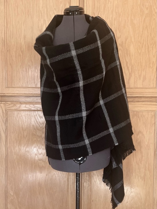 Sole Society Accessories - Sole Society Black Plaid Wrap Scarf